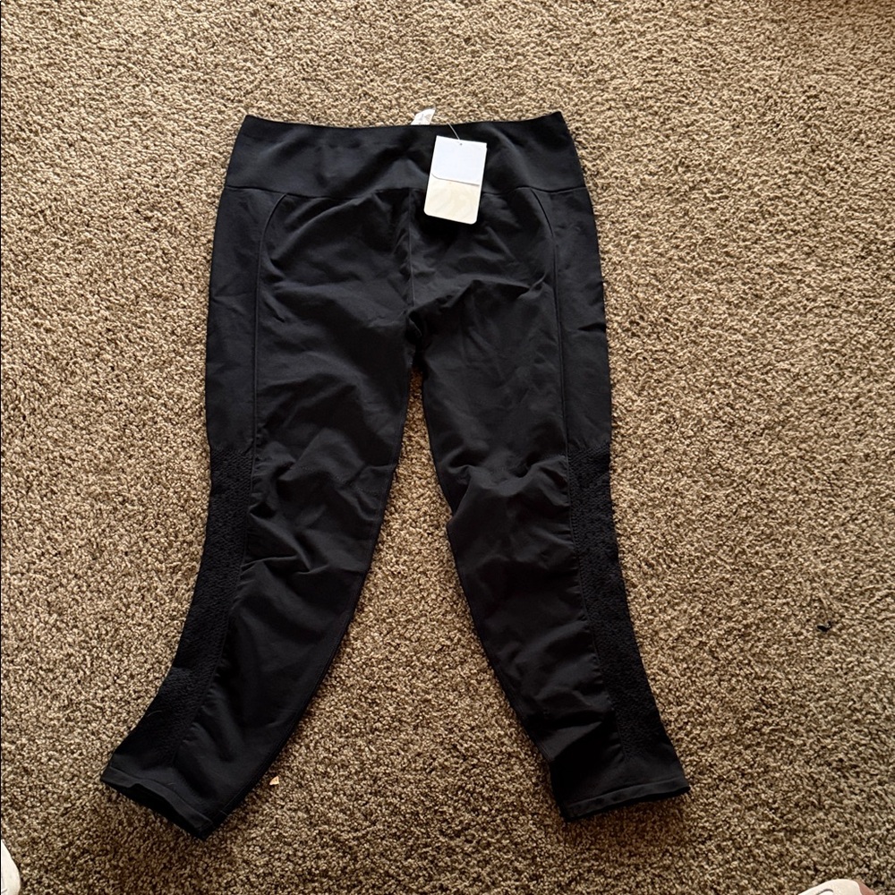 NWT Fabletics Sync high waisted perforated 7/8 leggings - XL